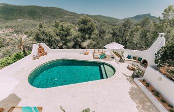 The White Buddha Holiday Home