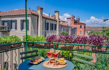 Venetian Canal Holiday Home