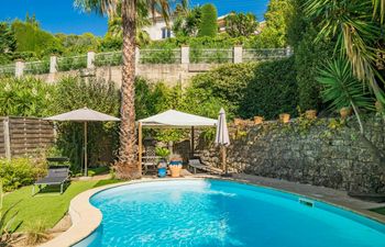 Arts & Theatres Holiday Home