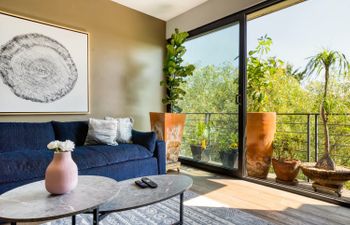 Vibrant Skyline Retreat Holiday Home