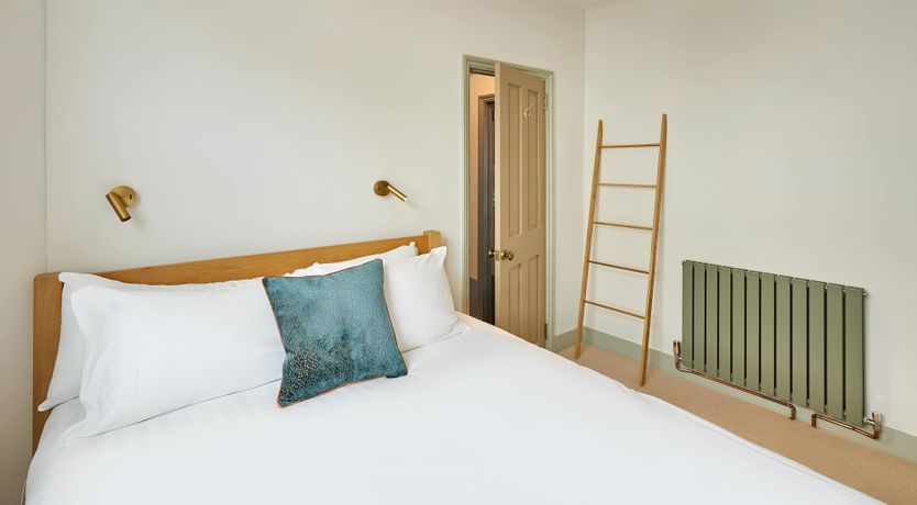 Photo of Jewel & Quiet