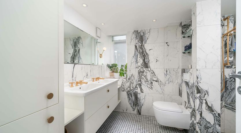 Photo of Earl's Light