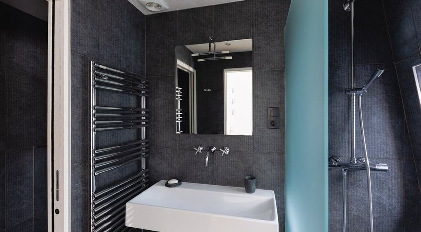 Photo of The Eaves of Paris