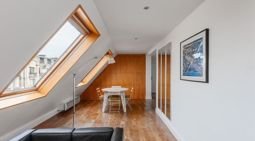 Photo of The Eaves of Paris