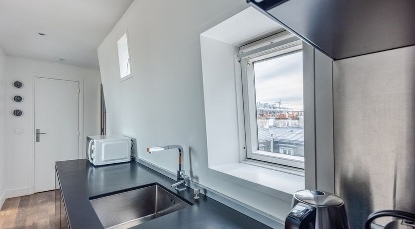 Photo of The Eaves of Paris