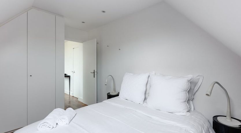 Photo of The Eaves of Paris