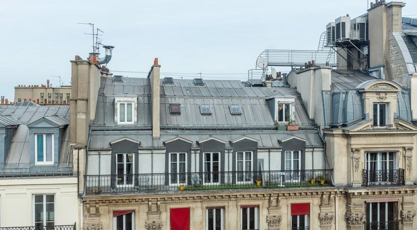 Photo of The Eaves of Paris