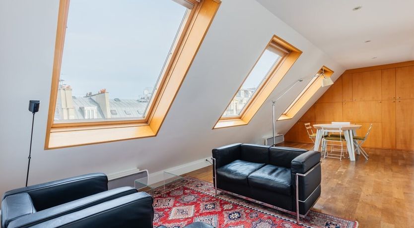 Photo of The Eaves of Paris