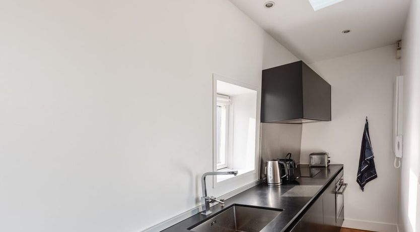 Photo of The Eaves of Paris