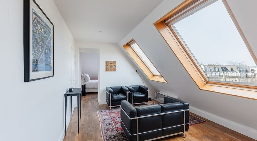 Photo of The Eaves of Paris