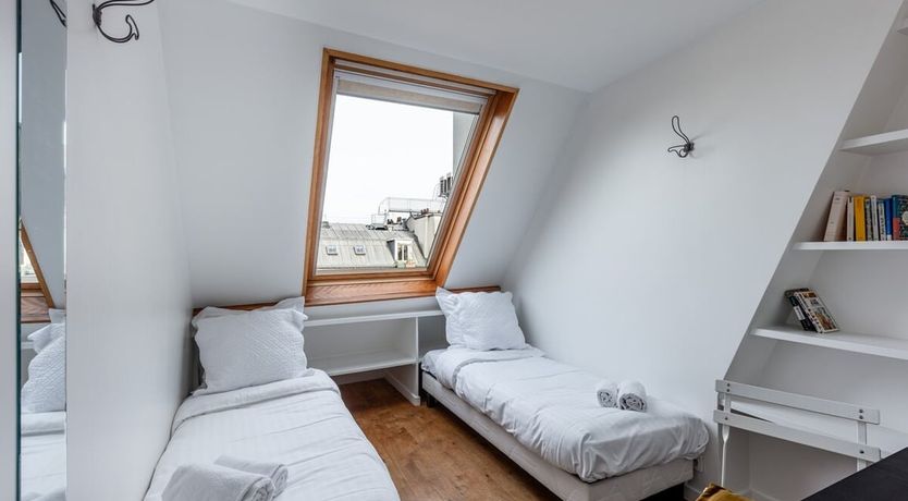 Photo of The Eaves of Paris