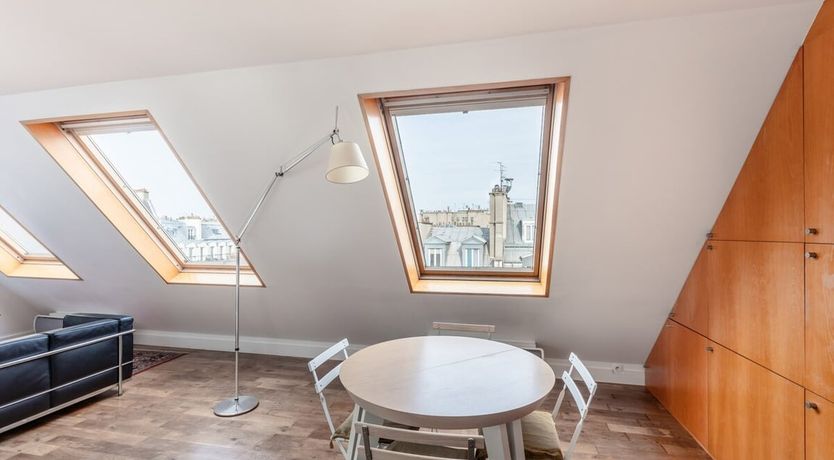 Photo of The Eaves of Paris