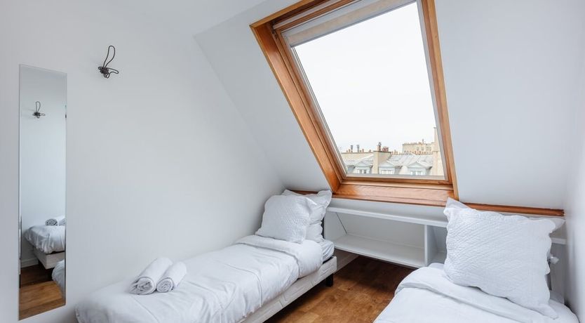 Photo of The Eaves of Paris