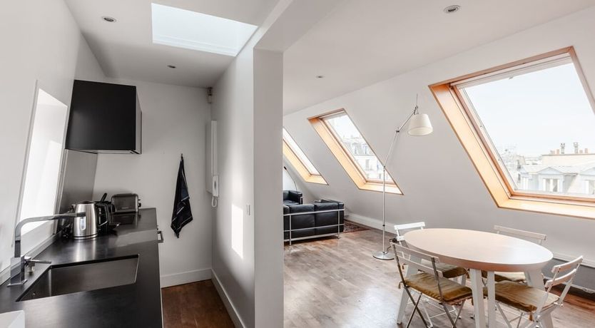 Photo of The Eaves of Paris