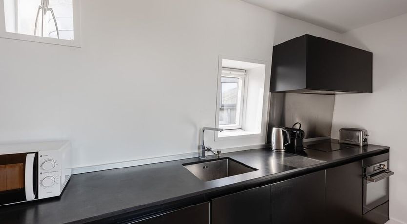 Photo of The Eaves of Paris