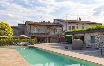 Vineyard Bliss Holiday Home