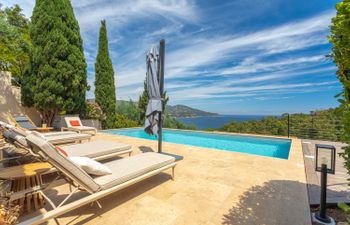 Coastal Garden Holiday Home