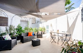Elegant Pearl Holiday Home