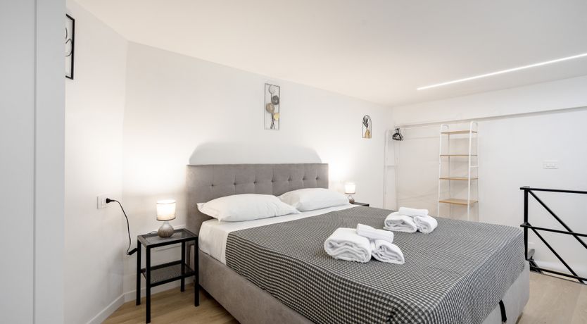 Photo of Elegant Pearl