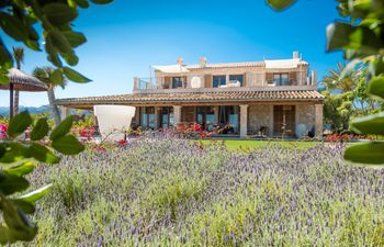 Summer Splendour Holiday Home