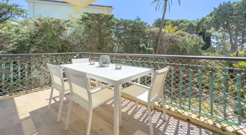 Photo of A Touch of Champagne