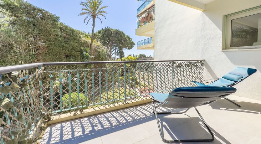 Photo of A Touch of Champagne