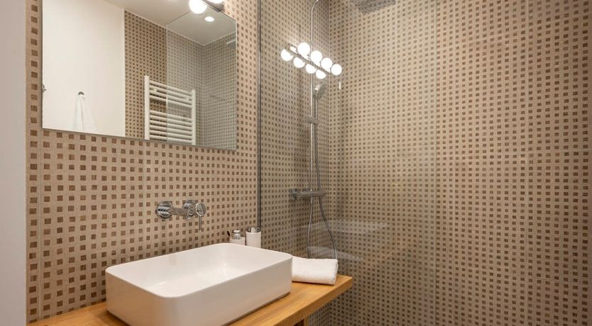 Photo of Les Artistes