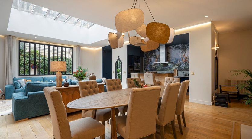 Photo of Les Artistes