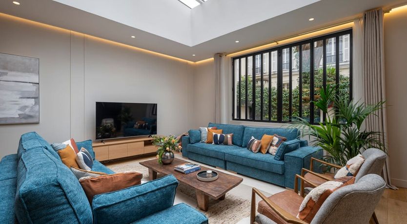 Photo of Les Artistes