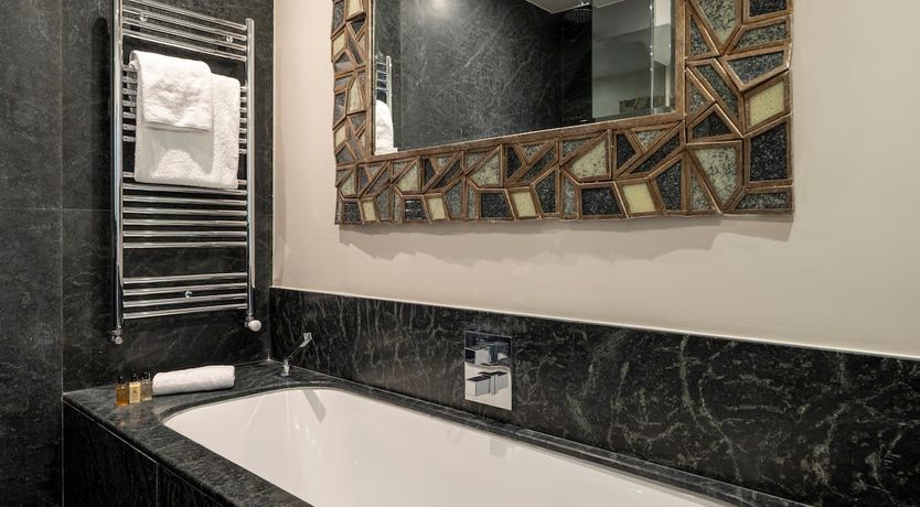 Photo of Les Artistes