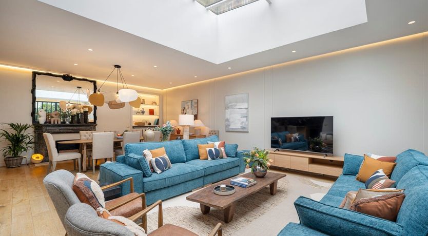 Photo of Les Artistes