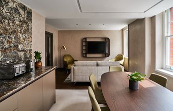 The London View Holiday Home