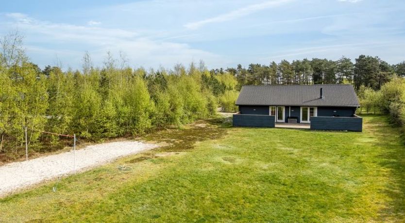 Photo of "Ellie" - 300m from the sea