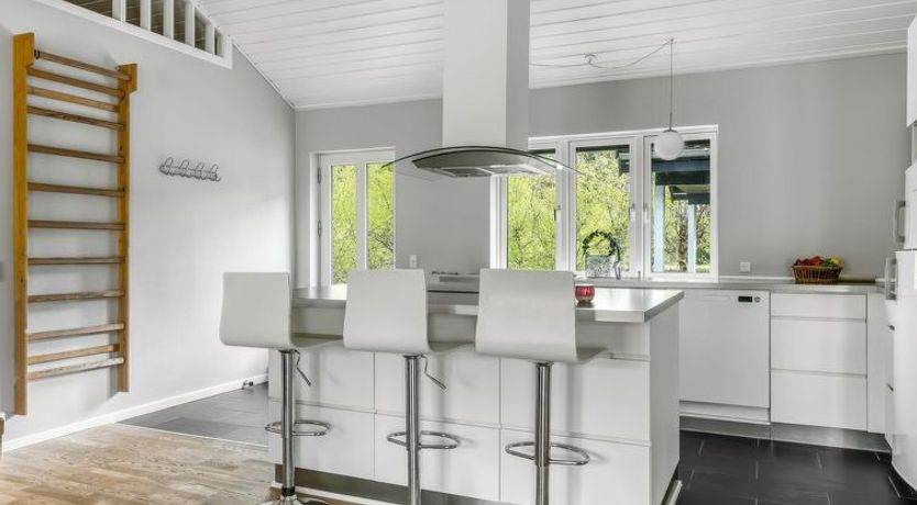 Photo of "Ellie" - 300m from the sea