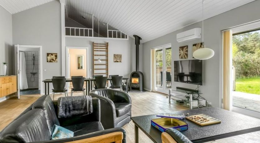 Photo of "Ellie" - 300m from the sea