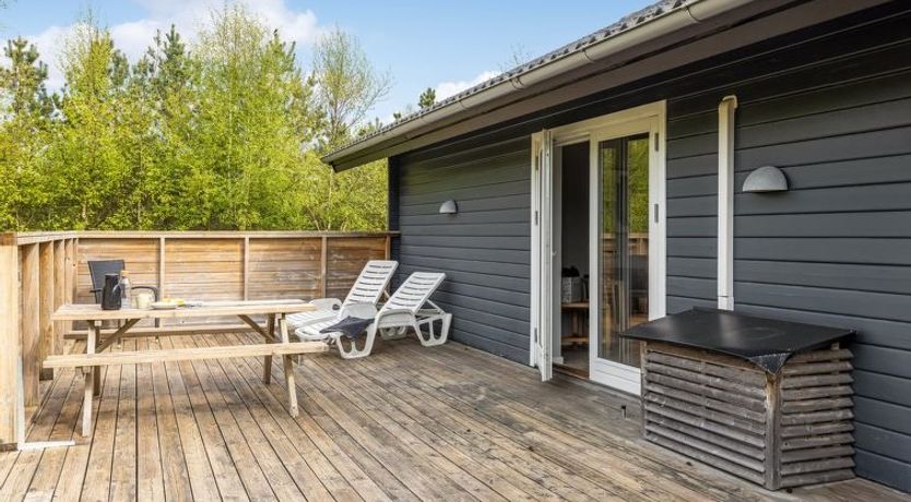 Photo of "Ellie" - 300m from the sea