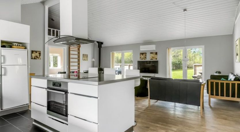 Photo of "Ellie" - 300m from the sea