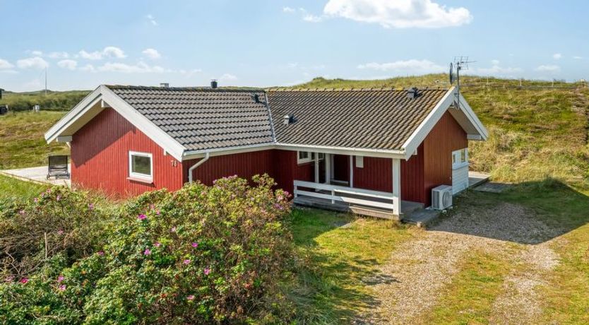 Photo of "Emelie" - 200m from the sea