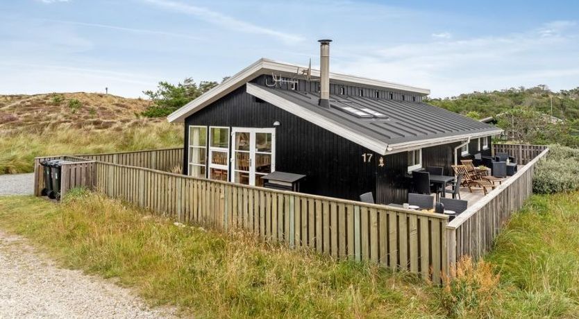 Photo of "Melanie" - 950m from the sea