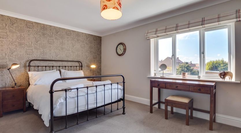 Photo of 5 Bed in Seahouses