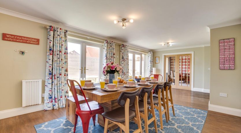 Photo of 5 Bed in Seahouses