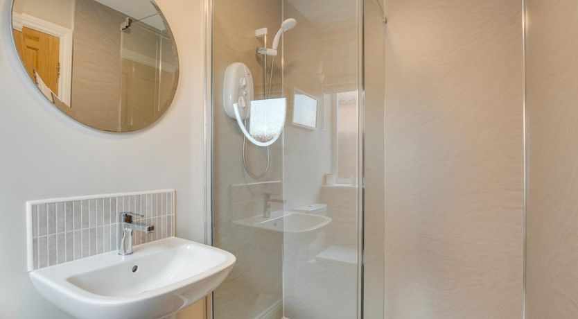 Photo of 5 Bed in Seahouses