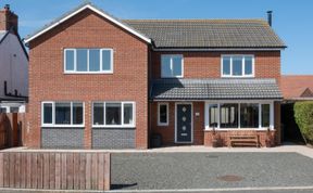 Photo of 5 Bed in Seahouses