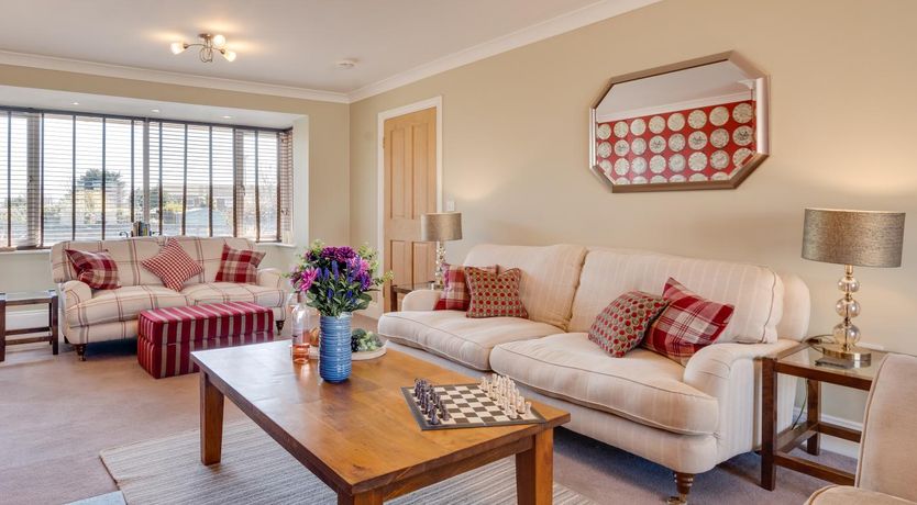 Photo of 5 Bed in Seahouses