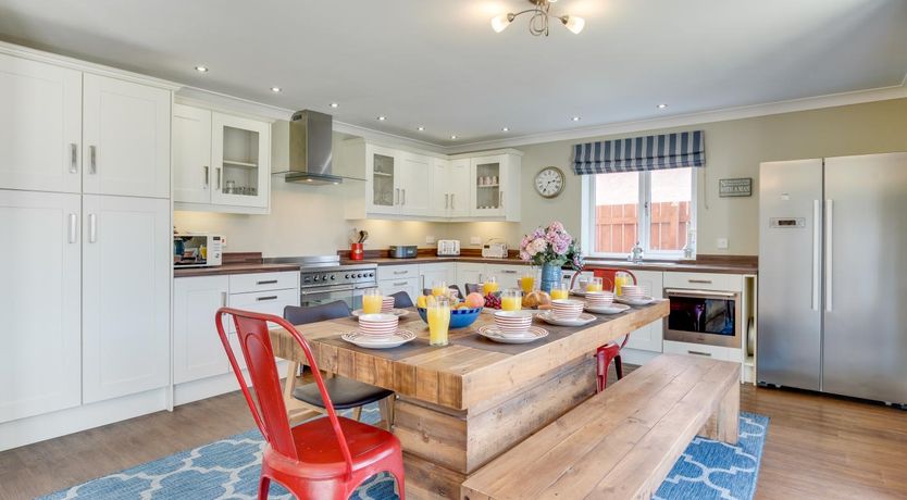 Photo of 5 Bed in Seahouses