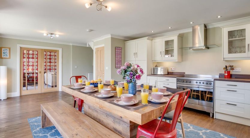 Photo of 5 Bed in Seahouses