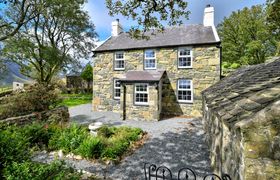 Photo of 4-bed-in-llanaelhaearn