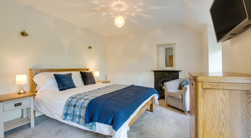 Photo of 4 Bed in Llanaelhaearn