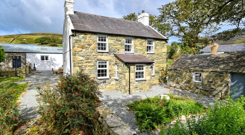 Photo of 4 Bed in Llanaelhaearn
