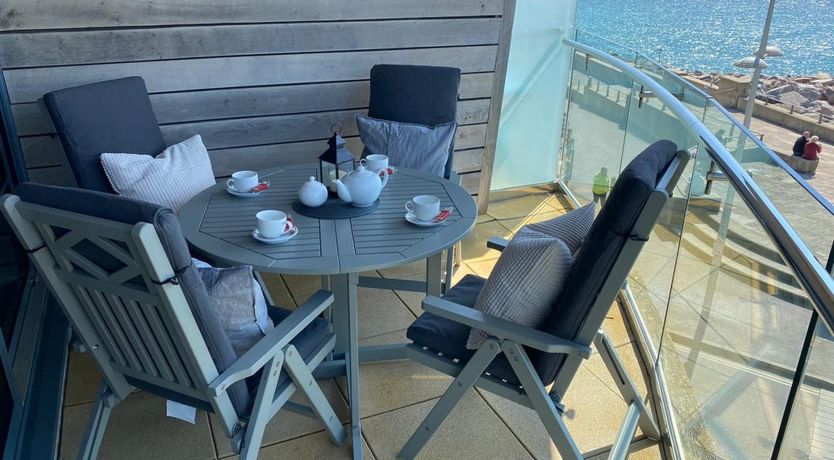 Photo of 2 Bed in West Bay